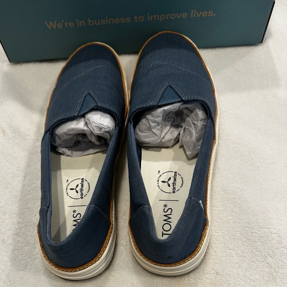 Toms slate blue shoes size 8. Worn for less than an hour. Perfect condition.